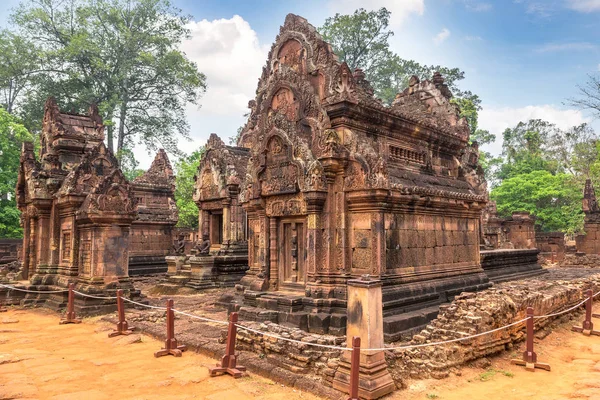 Banteay Srei Siem Reap, Kamboçya'da bir yaz günü karmaşık Angkor Wat Tapınağı