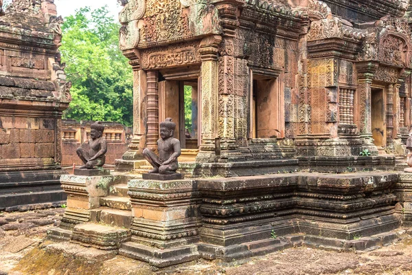 Banteay Srei Siem Reap, Kamboçya'da bir yaz günü karmaşık Angkor Wat Tapınağı