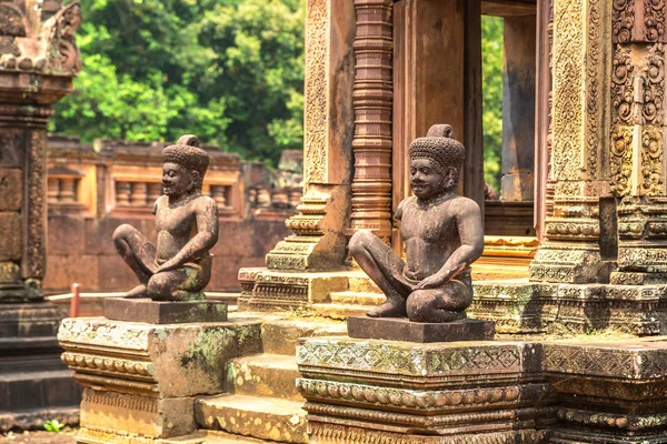 Banteay Srei Siem Reap, Kamboçya'da bir yaz günü karmaşık Angkor Wat Tapınağı