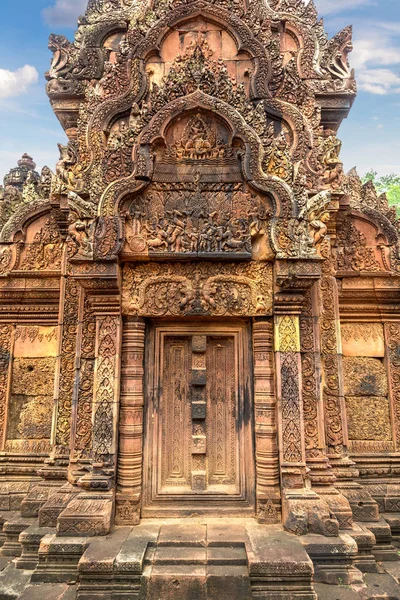 Banteay Srei Siem Reap, Kamboçya'da bir yaz günü karmaşık Angkor Wat Tapınağı