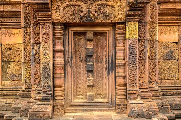 Banteay Srei Siem Reap, Kamboçya'da bir yaz günü karmaşık Angkor Wat Tapınağı