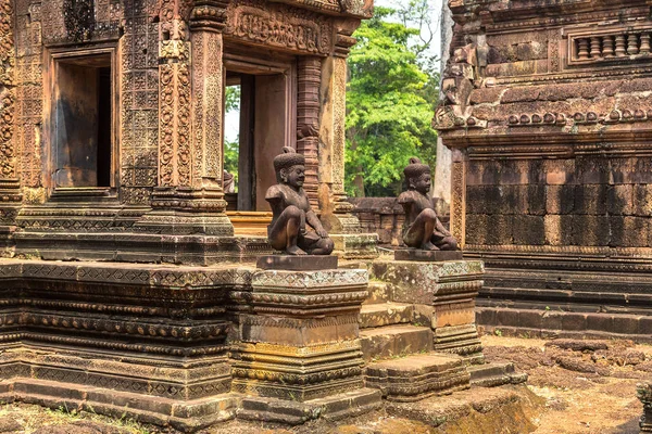 Banteay Srei Siem Reap, Kamboçya'da bir yaz günü karmaşık Angkor Wat Tapınağı