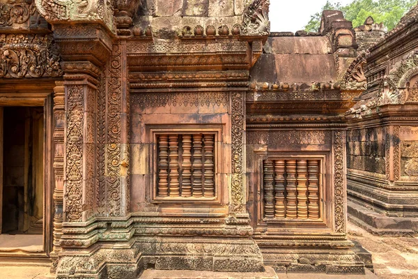 Banteay Srei Siem Reap, Kamboçya'da bir yaz günü karmaşık Angkor Wat Tapınağı