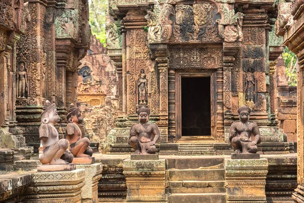 Banteay Srei Siem Reap, Kamboçya'da bir yaz günü karmaşık Angkor Wat Tapınağı