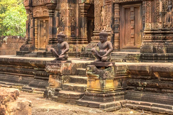 Banteay Srei Siem Reap, Kamboçya'da bir yaz günü karmaşık Angkor Wat Tapınağı