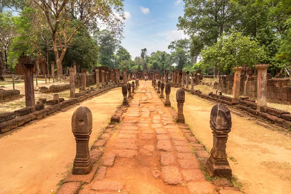 Banteay Srei Siem Reap, Kamboçya'da bir yaz günü karmaşık Angkor Wat Tapınağı