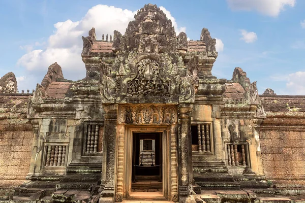 Siem Reap, Kamboçya'da bir yaz günü karmaşık Angkor Wat Tapınağı Banteay Samre
