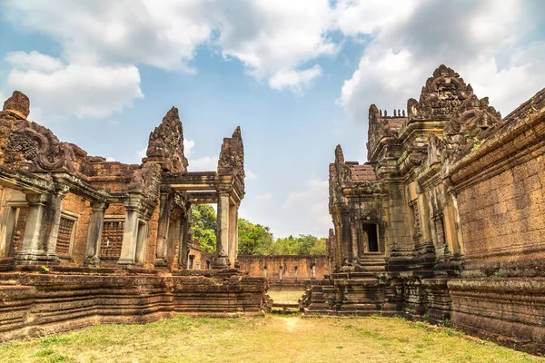 Siem Reap, Kamboçya'da bir yaz günü karmaşık Angkor Wat Tapınağı Banteay Samre
