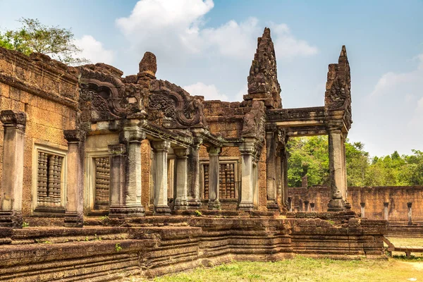 Siem Reap, Kamboçya'da bir yaz günü karmaşık Angkor Wat Tapınağı Banteay Samre