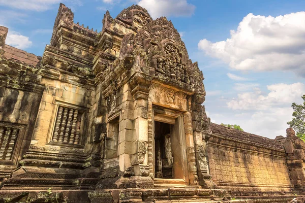 Siem Reap, Kamboçya'da bir yaz günü karmaşık Angkor Wat Tapınağı Banteay Samre