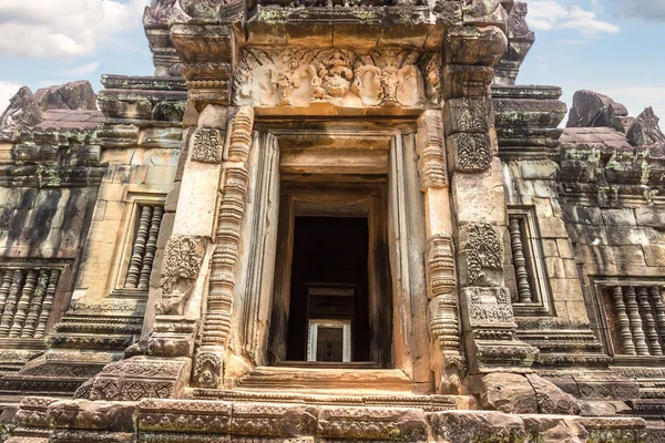 Siem Reap, Kamboçya'da bir yaz günü karmaşık Angkor Wat Tapınağı Banteay Samre