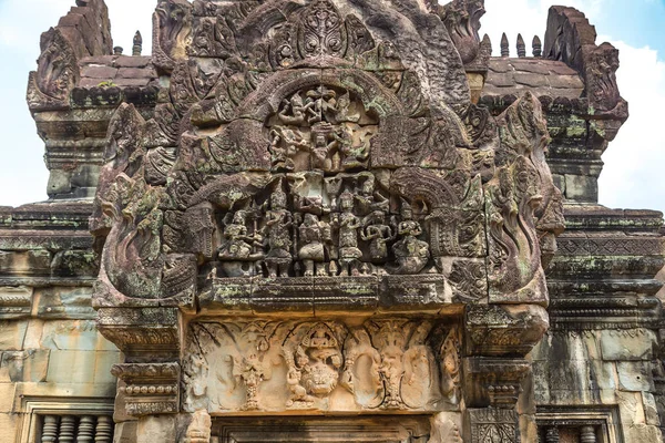 Siem Reap, Kamboçya'da bir yaz günü karmaşık Angkor Wat Tapınağı Banteay Samre