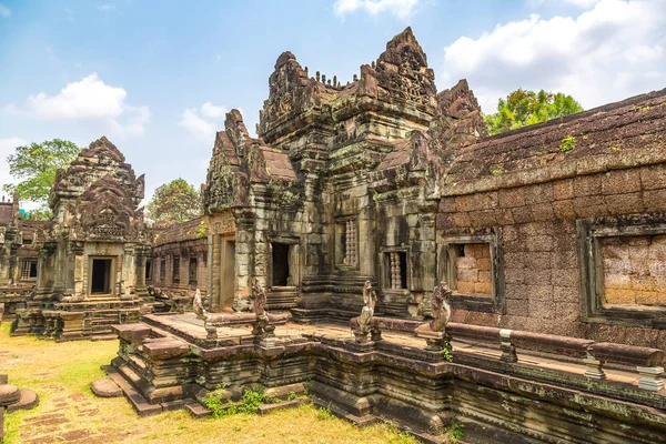 Siem Reap, Kamboçya'da bir yaz günü karmaşık Angkor Wat Tapınağı Banteay Samre