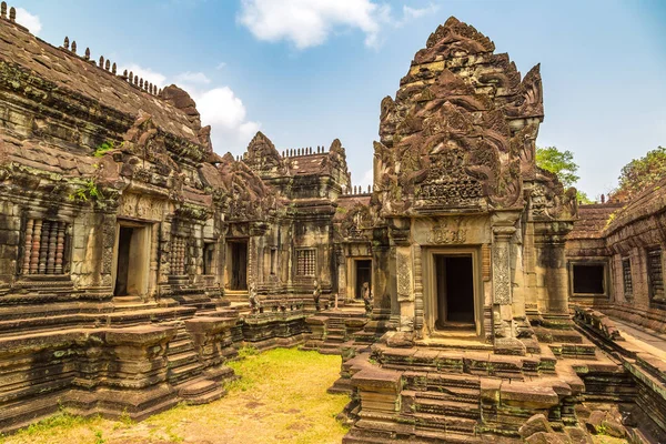 Siem Reap, Kamboçya'da bir yaz günü karmaşık Angkor Wat Tapınağı Banteay Samre