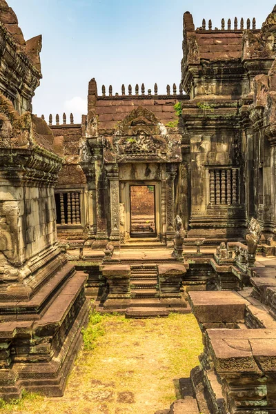 Siem Reap, Kamboçya'da bir yaz günü karmaşık Angkor Wat Tapınağı Banteay Samre