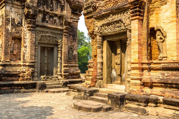 Siem Reap, Kamboçya'da bir yaz günü karmaşık Angkor Wat Tapınağı Preah Ko