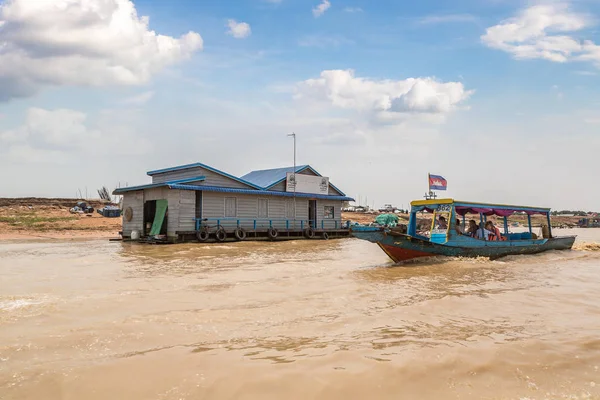 柬埔寨崇 Khneas 2018年6月11日 柬埔寨暹粒附近的冲 Khneas 浮动村 — 图库照片