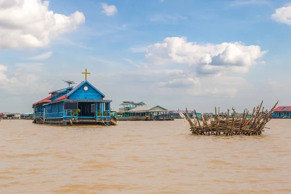 Iglesia Flotante Chong Khneas Pueblo Flotante Cerca Siem Reap Camboya — Foto de Stock