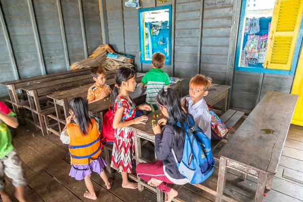 Chong Khneas Cambodia Junio 2018 Estudiantes Camboyanos Una Escuela Flotante — Foto de Stock