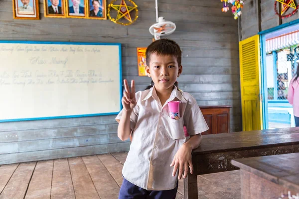 Чонхнес Камбодия Июня 2018 Года Камбоджийский Студент Плавающей Школы Деревне — стоковое фото