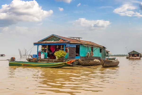 Плавучая Деревня Чонг Хнеас Близ Сиемреапа Камбоджа Летний День — стоковое фото
