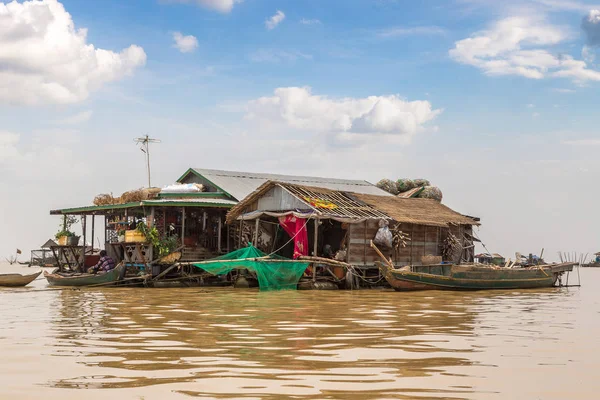Chong Khneas Pueblo Flotante Cerca Siem Reap Camboya Día Verano —  Fotos de Stock