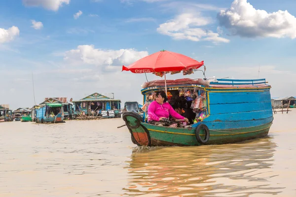 Chong Khneas Cambodia June 2018 Women Selling Vegetable Fruit Boat — Stock Photo, Image