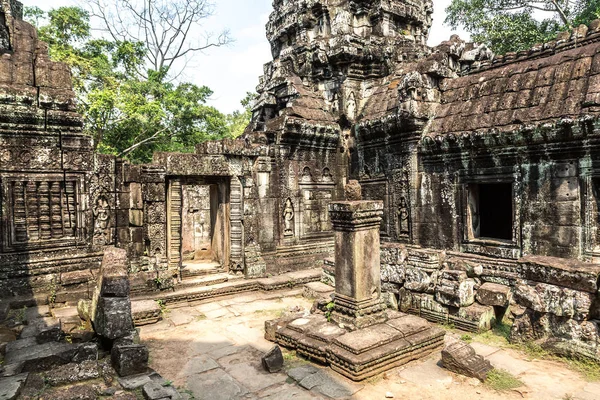 Banteay Kdei tapınağıdır Khmer antik tapınak Siem Reap içinde karmaşık Angkor Wat, Kamboçya'da bir yaz günü