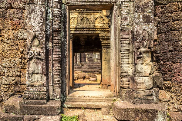 Banteay Kdei tapınağıdır Khmer antik tapınak Siem Reap içinde karmaşık Angkor Wat, Kamboçya'da bir yaz günü