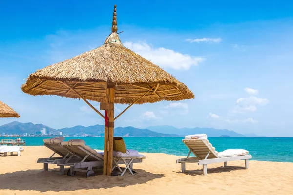 Nha Trang, Vietnam'da bir yaz günü kumsalda