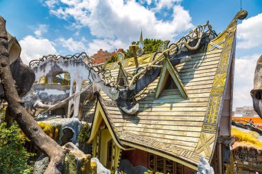 Da Lat, Vietnam - 19 Haziran 2018: Vietnam'da Dalat, bir yaz günü çılgın House (asmak Nga guesthouse)