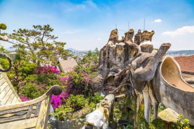 Da Lat, Vietnam - 19 Haziran 2018: Vietnam'da Dalat, bir yaz günü çılgın House (asmak Nga guesthouse)