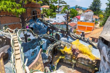 Da Lat, Vietnam - 19 Haziran 2018: Vietnam'da Dalat, bir yaz günü çılgın House (asmak Nga guesthouse)