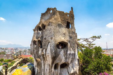 Da Lat, Vietnam - 19 Haziran 2018: Vietnam'da Dalat, bir yaz günü çılgın House (asmak Nga guesthouse)