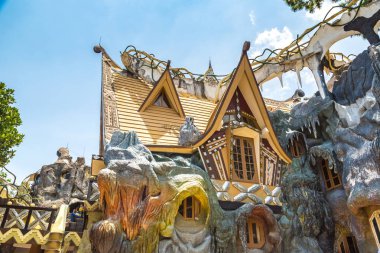 Da Lat, Vietnam - 19 Haziran 2018: Vietnam'da Dalat, bir yaz günü çılgın House (asmak Nga guesthouse)