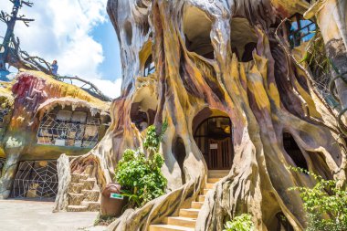 Da Lat, Vietnam - 19 Haziran 2018: Vietnam'da Dalat, bir yaz günü çılgın House (asmak Nga guesthouse)