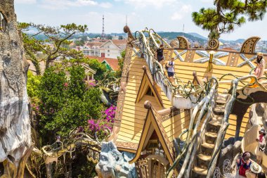 Da Lat, Vietnam - 19 Haziran 2018: Vietnam'da Dalat, bir yaz günü çılgın House (asmak Nga guesthouse)