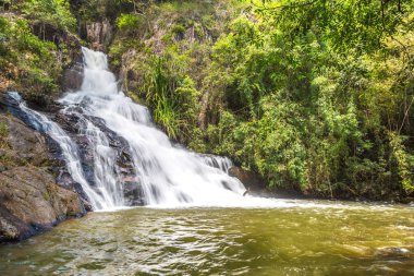 Dalat, bir yaz günü Vietnam'da Datanla şelale