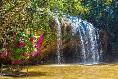 Dalat 'ta Prenn Şelalesi, Vietnam' da yaz günü