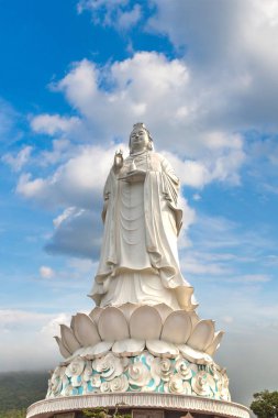 Linh Ung Pagoda, Danang, bir yaz günü Vietnam'da beyaz Buda heykeli (Bayan Buddha)