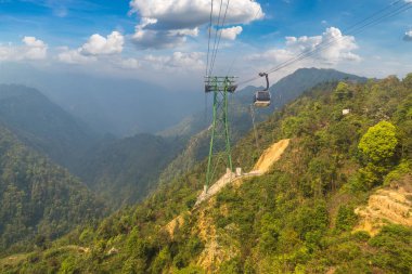 Fancipan Cable Car bir yaz günü Sapa, Lao Cai, Vietnam