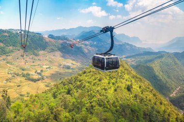 Fancipan Cable Car bir yaz günü Sapa, Lao Cai, Vietnam