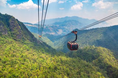 Fancipan Cable Car bir yaz günü Sapa, Lao Cai, Vietnam