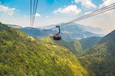 Fancipan Cable Car bir yaz günü Sapa, Lao Cai, Vietnam