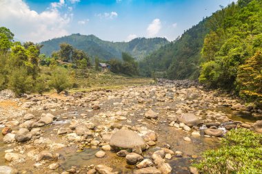 Bir yaz günü Sapa, Lao Cai, Vietnam'daki nehir dağ