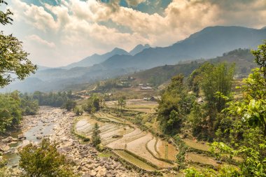 Bir yaz günü Sapa, Lao Cai, Vietnam'daki nehir dağ