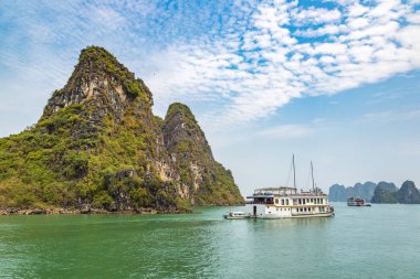 Dünya doğal mirası Halong bay, bir yaz günü Vietnam'da
