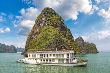 Dünya doğal mirası Halong bay, bir yaz günü Vietnam'da