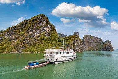 Dünya doğal mirası Halong bay, bir yaz günü Vietnam'da