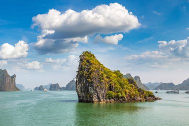 Dünya doğal mirası Halong bay, bir yaz günü Vietnam'da
